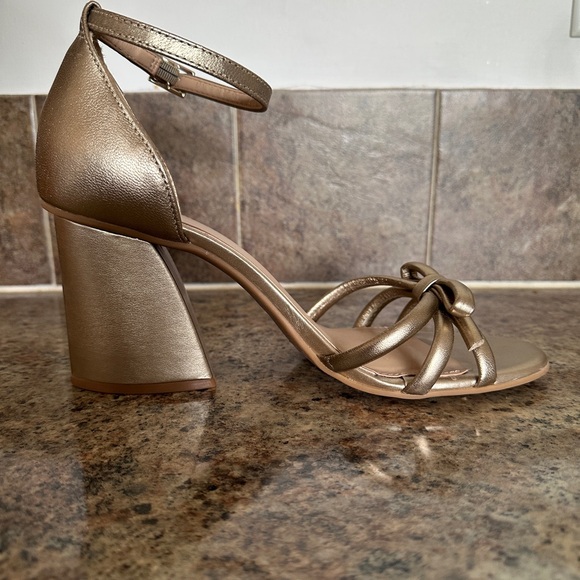 Dainty Bow Metallic Leather Block Heel Dress Sandals - Picture 5 of 8